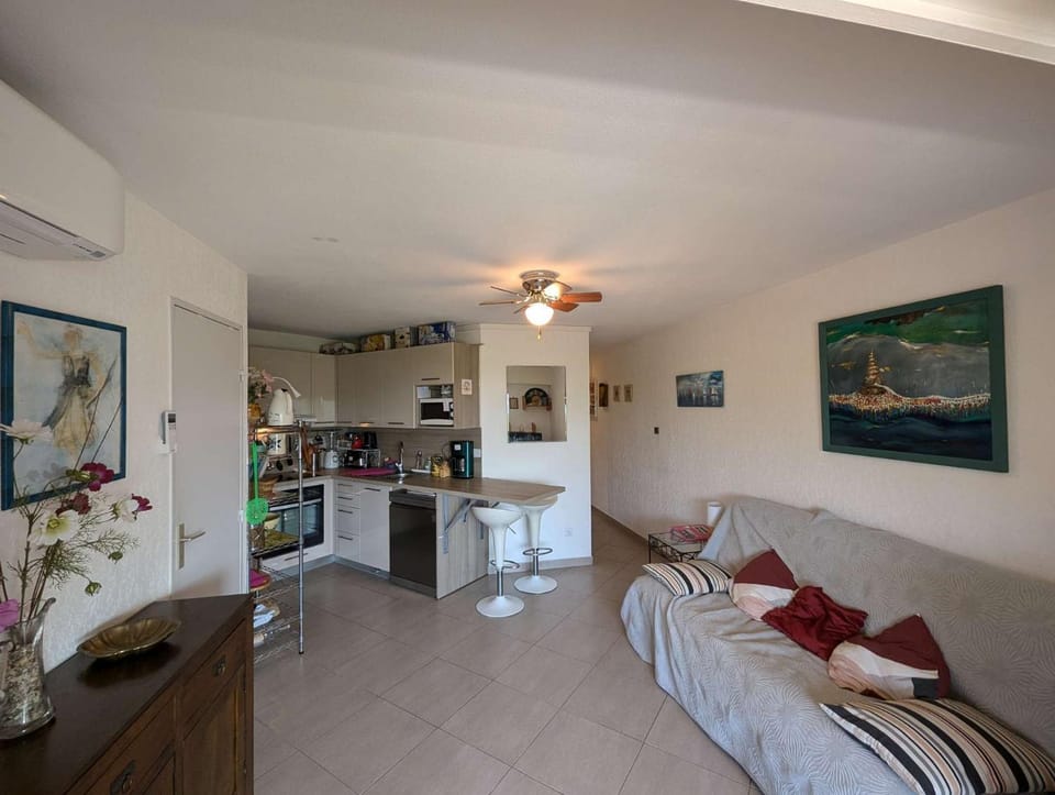 Piscine, climatisation, à 200 m des plages, idéal vacances en famille Apartment in Six-Fours-les-Plages