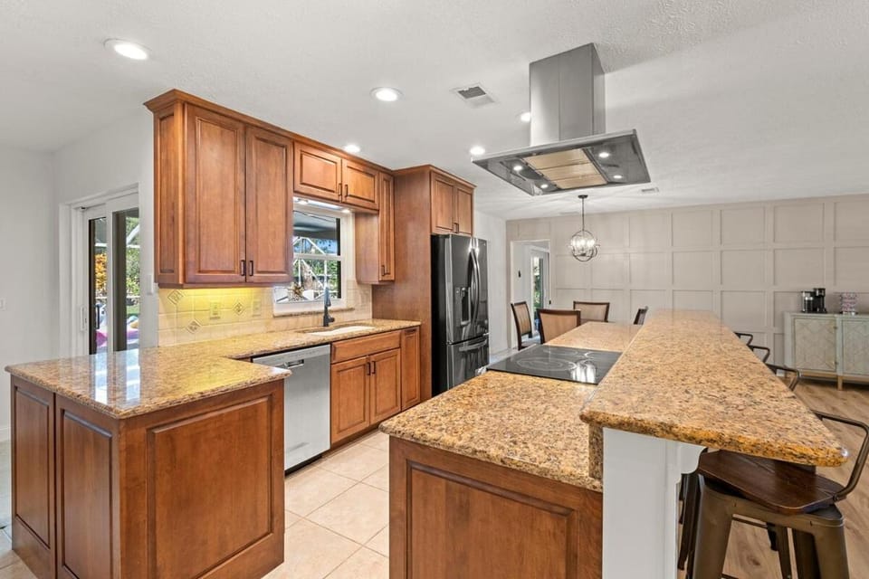 White Sands Escape Heated Pool & Fire Pit House in Port Saint Lucie