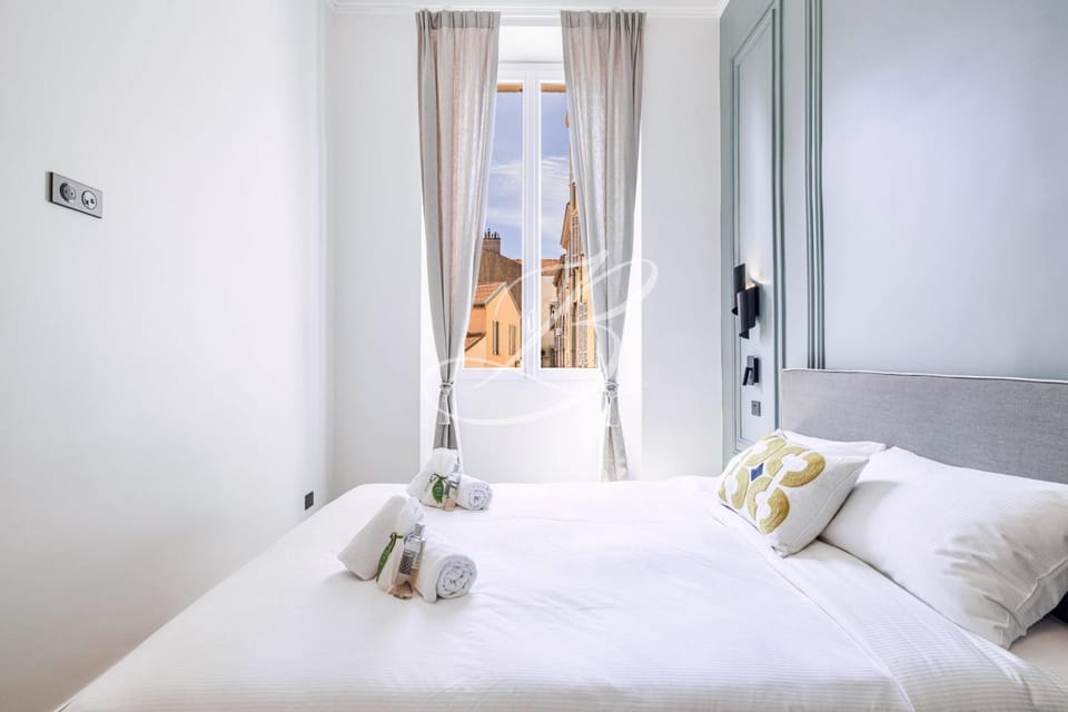 Bed, View (from property/room), Photo of the whole room, Bedroom, towels