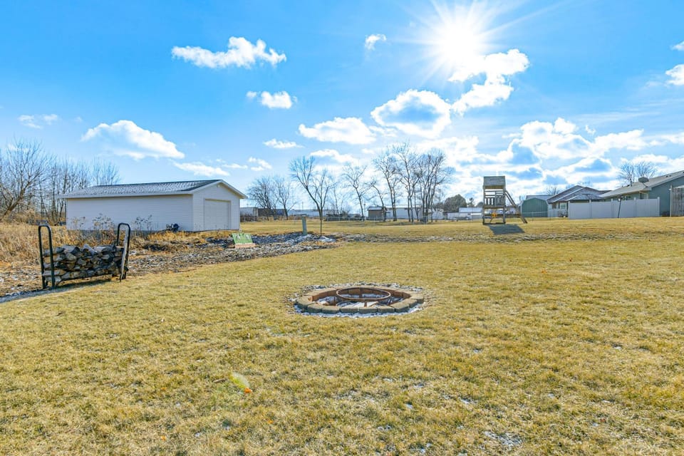 2 Mi to Lake Michigan: Cozy Duplex w/ Private Yard House in Wisconsin