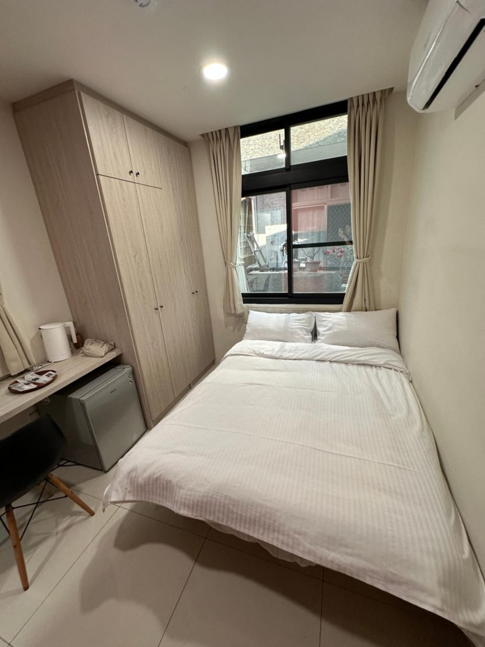 Bed, Photo of the whole room, Bedroom, wardrobe