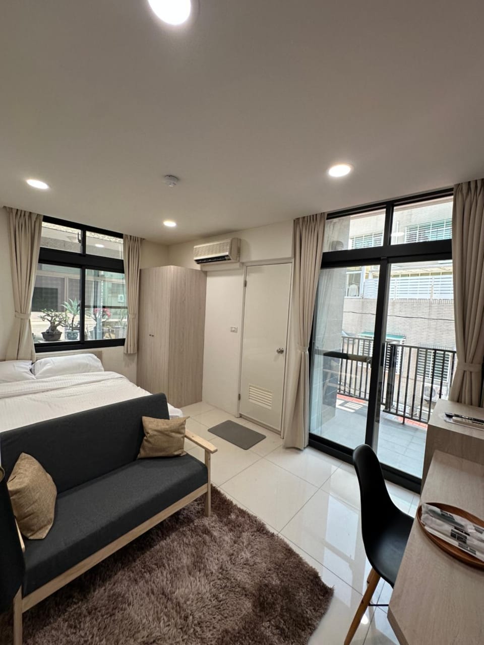 Bed, Bedroom, air conditioner