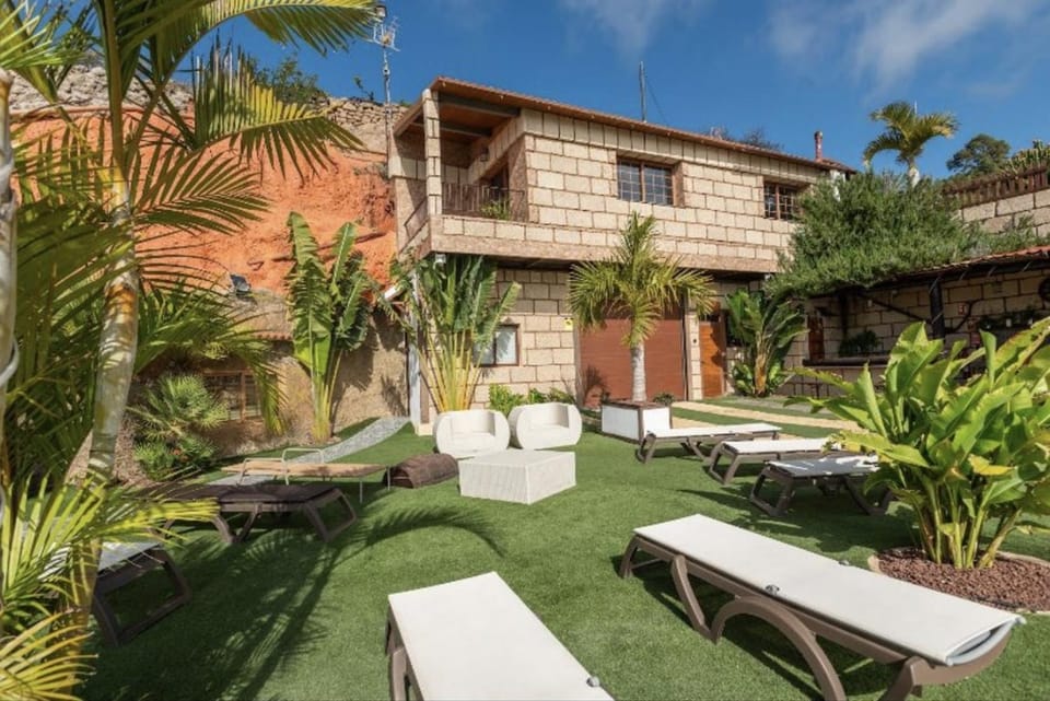 Property building, Balcony/Terrace, Living room