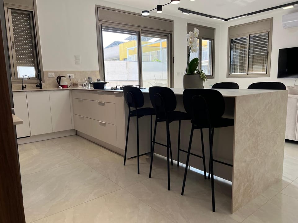 TV and multimedia, Kitchen or kitchenette, Dining area, minibar