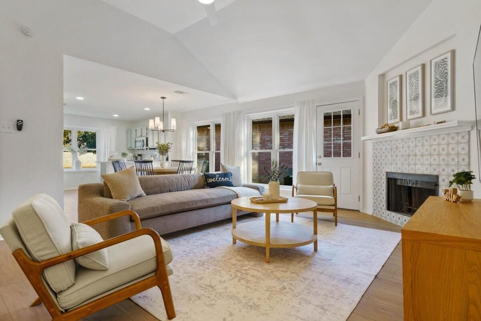 Modern & Cozy 3BR Retreat W Table tennis Sleeps 6 House in Round Rock