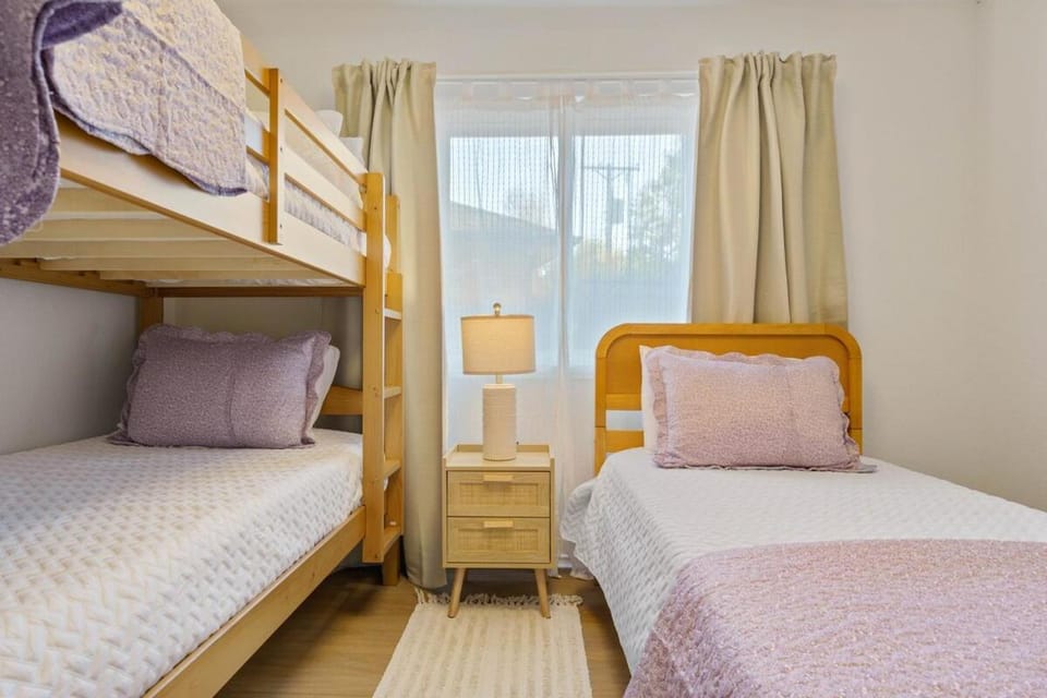 Modern & Cozy 3BR Retreat W Table tennis Sleeps 6 House in Round Rock