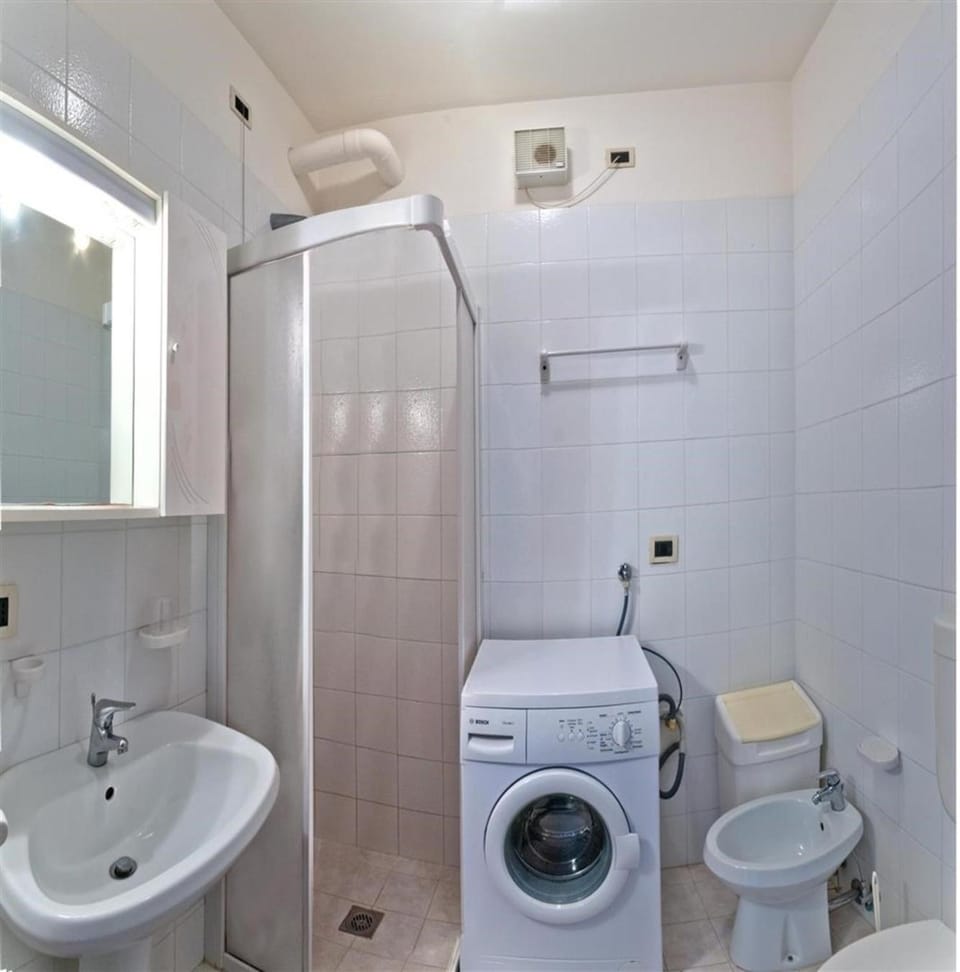 Shower, Bathroom, washing machine