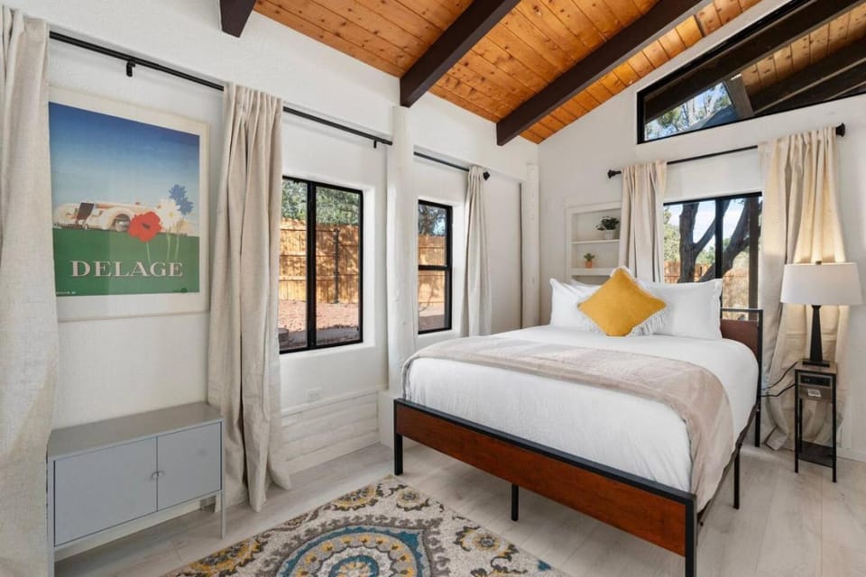 Centrally Located with Pool, Hot Tub, & Firepit House in Sedona