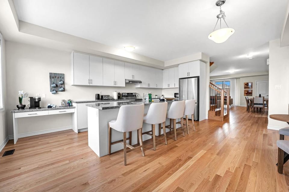 Kitchen or kitchenette, Dining area, dishwasher, oven, pet friendly, stove, toaster