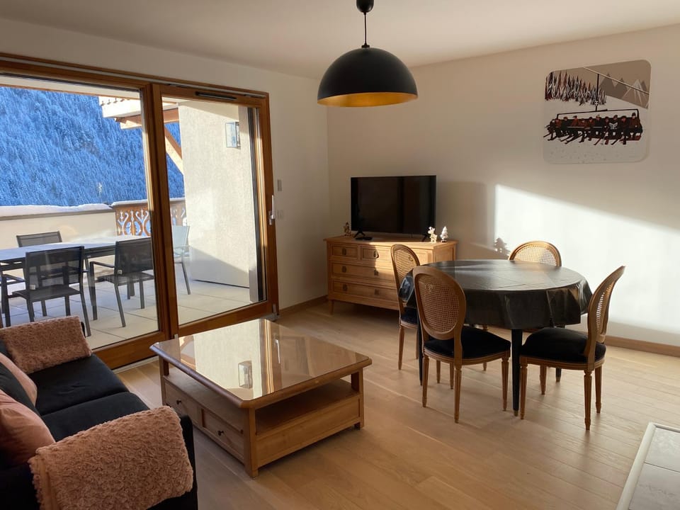 Communal lounge/ TV room, Living room, Seating area, Dining area