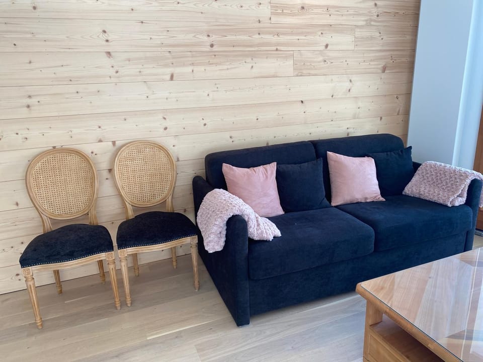 Communal lounge/ TV room, Living room, Seating area