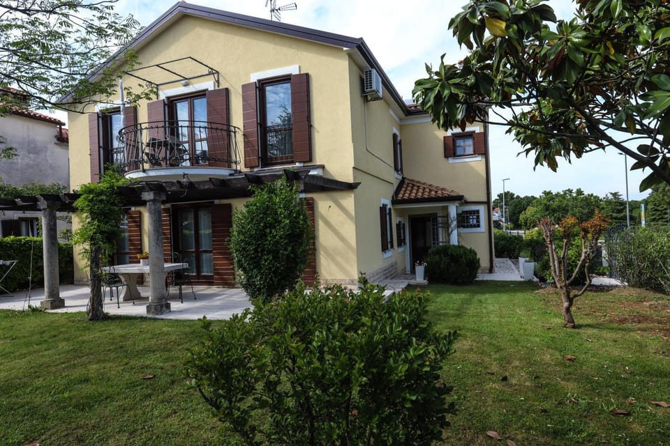Property building, Garden