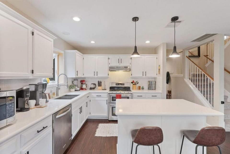 4BR Retreat Near Austin Backyard & Fire pit House in Pflugerville