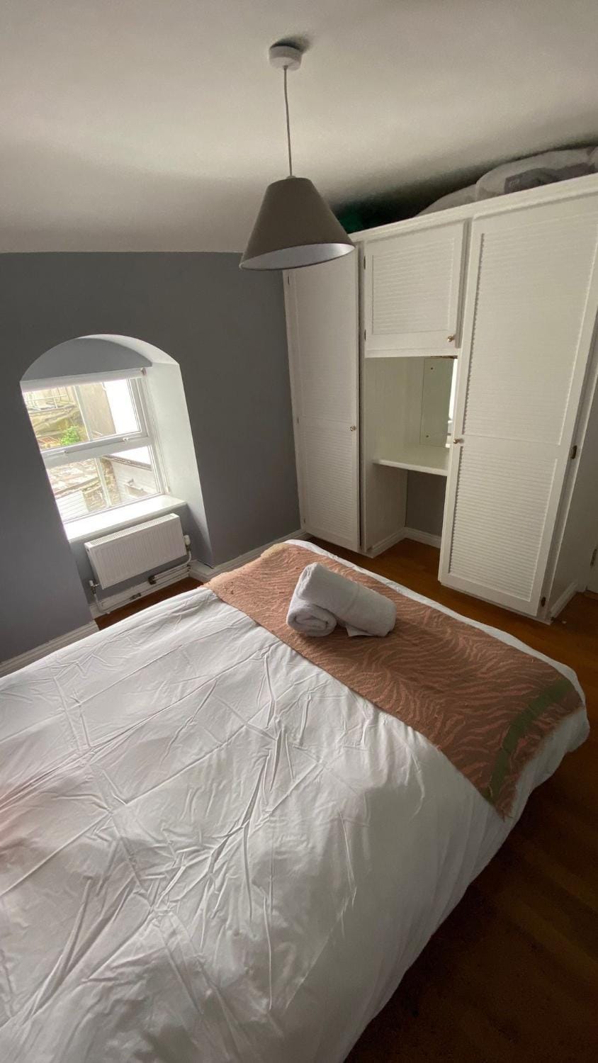 Stylish & Spacious Apartment, Sleeps 6 Apartment in Galway
