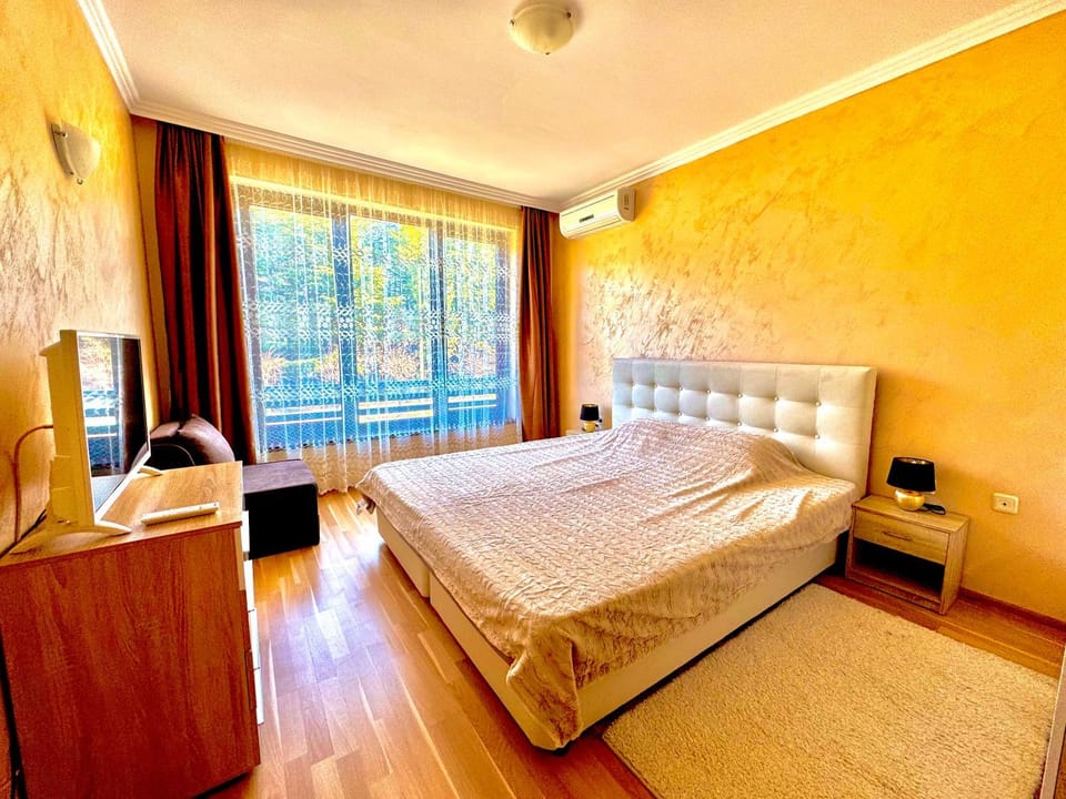 TV and multimedia, Photo of the whole room, Bedroom