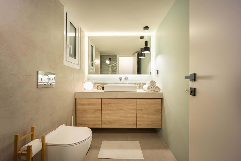 Toilet, Bathroom, towels