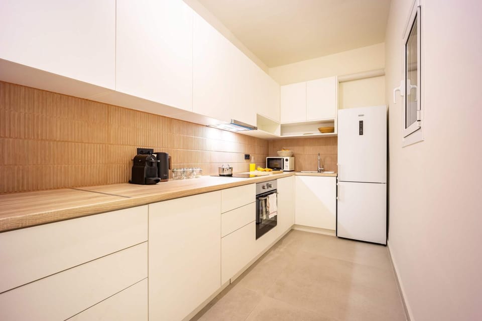 Coffee/tea facilities, Kitchen or kitchenette, oven