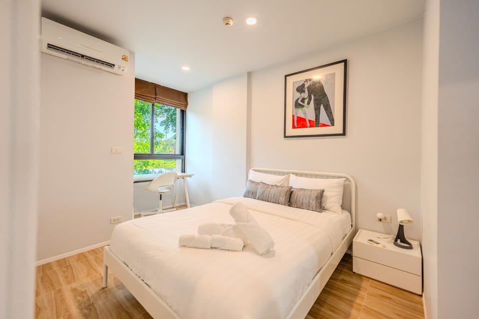 Bed, Photo of the whole room, Bedroom, towels, air conditioner