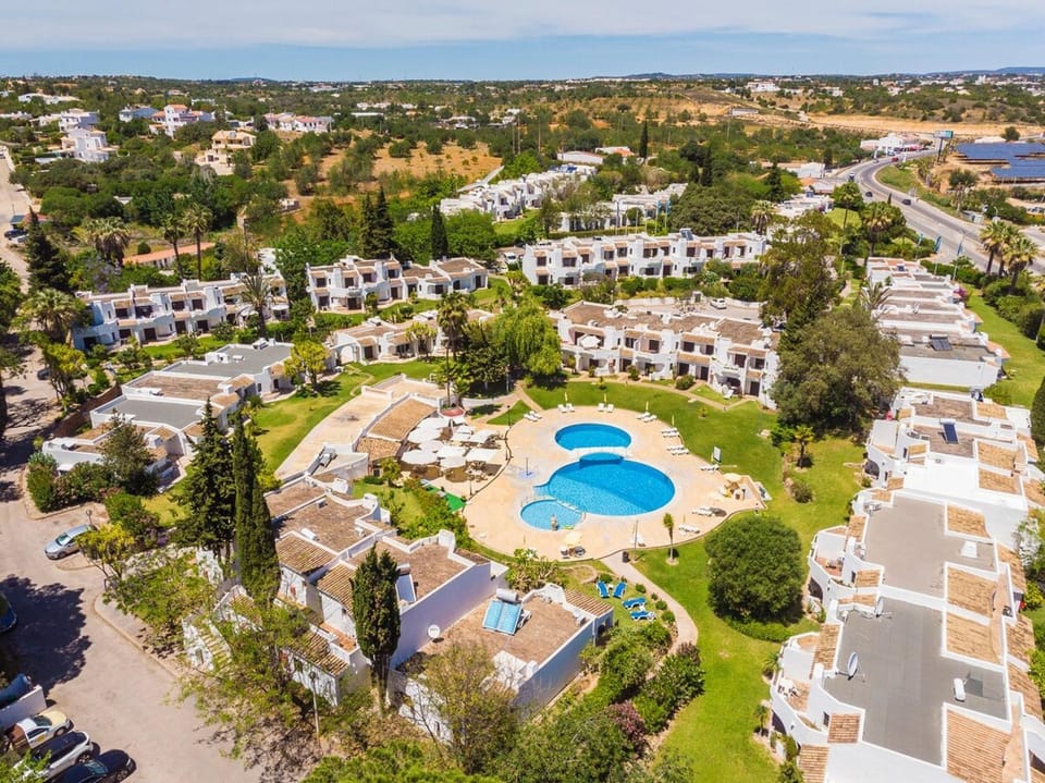 Albufeira Sunny Days | Pool View Family Apartment Apartment in Guia