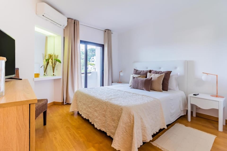 Albufeira Sunny Days | Pool View Family Apartment Apartment in Guia