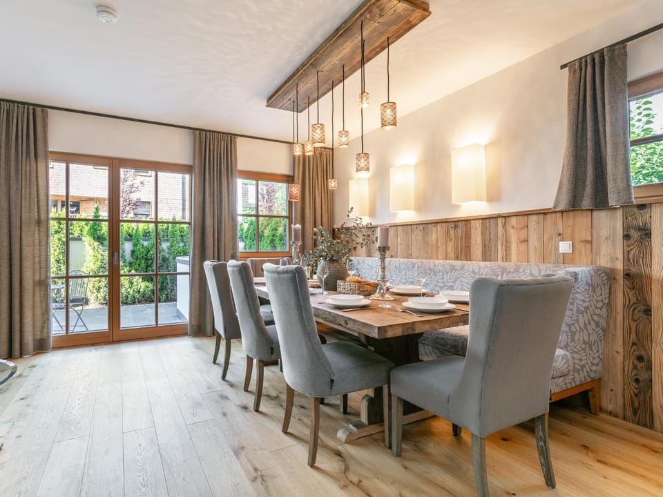 Living room, Dining area