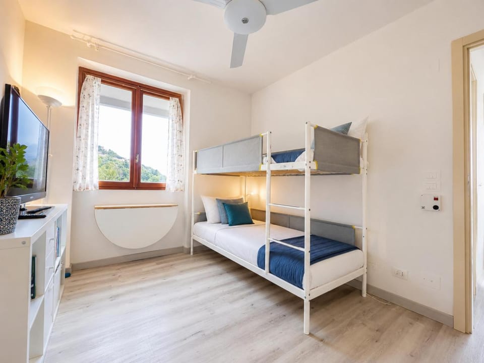 Bed, TV and multimedia, Photo of the whole room, Bedroom, bunk bed