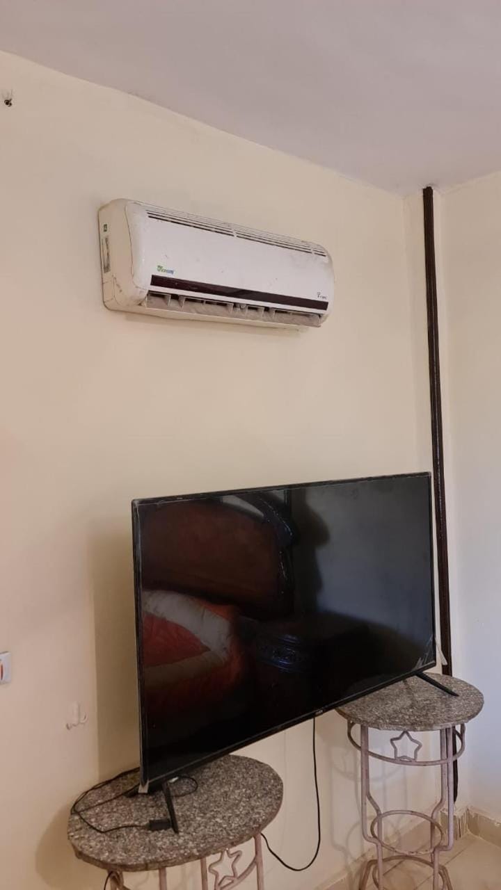 Communal lounge/ TV room, TV and multimedia, Evening entertainment, air conditioner