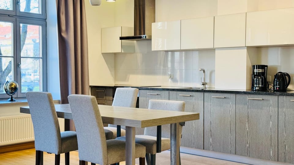 Coffee/tea facilities, Kitchen or kitchenette, Dining area