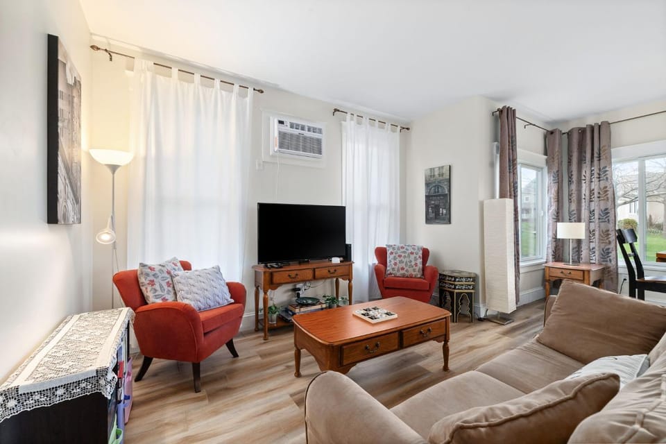 The Warbler - 12 Meadowview House in New York