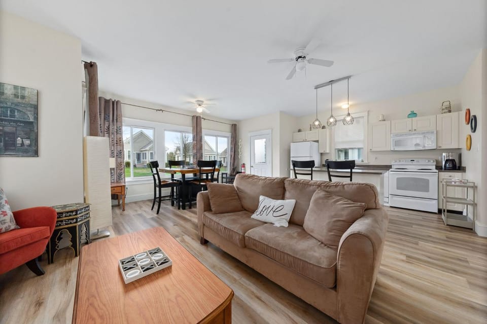 The Warbler - 12 Meadowview House in New York