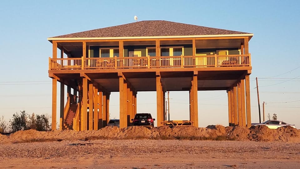 Bella Luna - Stunning 4BR Beachfront w Cargo Lift House in Bolivar Peninsula