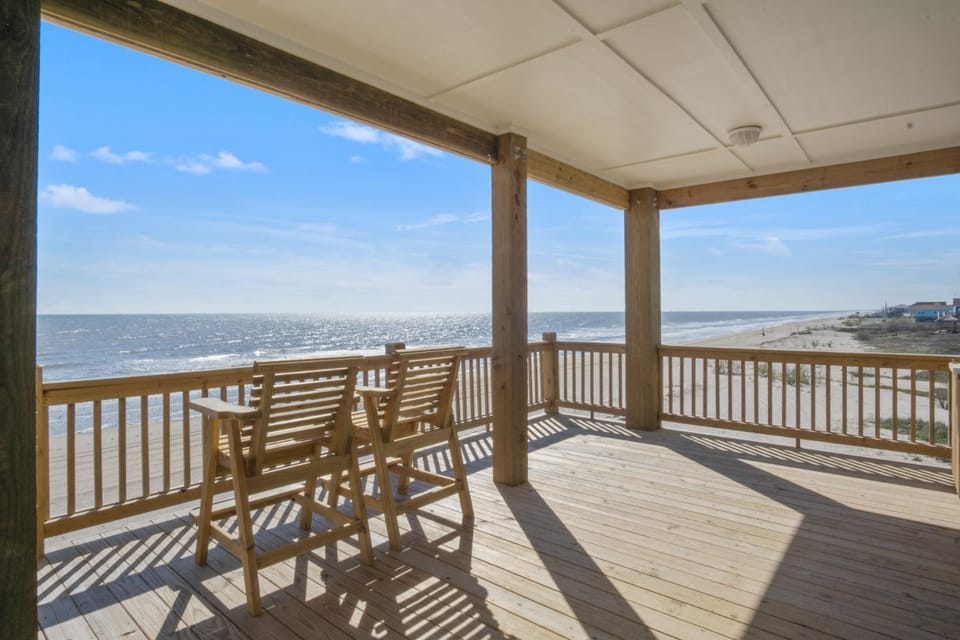 Bella Luna - Stunning 4BR Beachfront w Cargo Lift House in Bolivar Peninsula