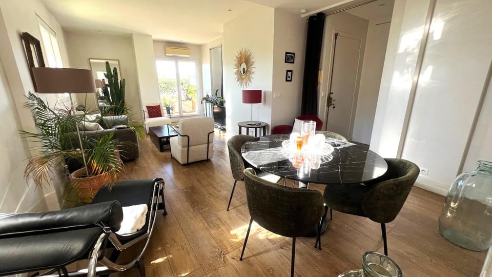 Cosy penthouse Le Port 2 BR - 2 Bath Apartment in Nice
