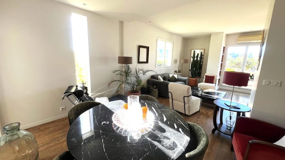 Cosy penthouse Le Port 2 BR - 2 Bath Apartment in Nice