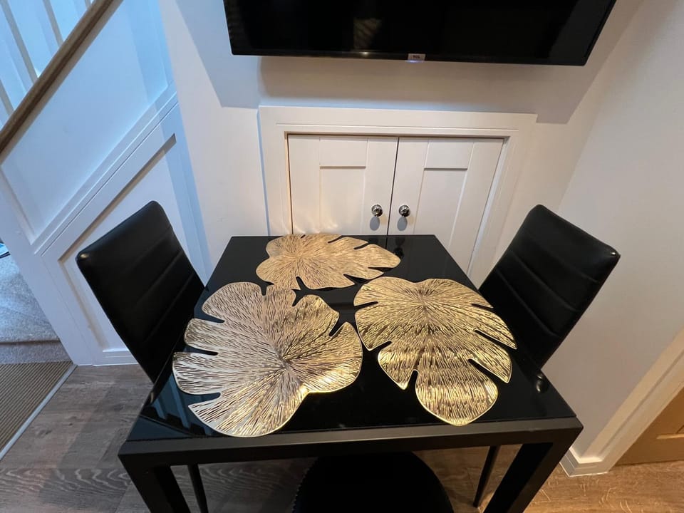 Glastonbury Sacred Vault, 1 Bedroom, Split-Level Apartment in Glastonbury