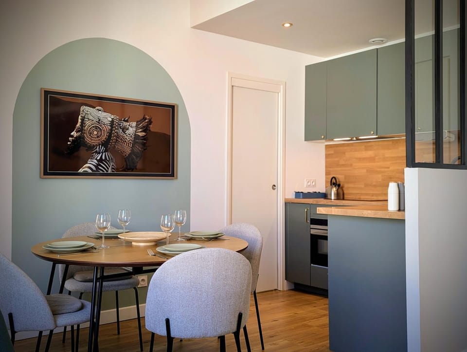 Kitchen or kitchenette, Living room, Dining area, oven, stove