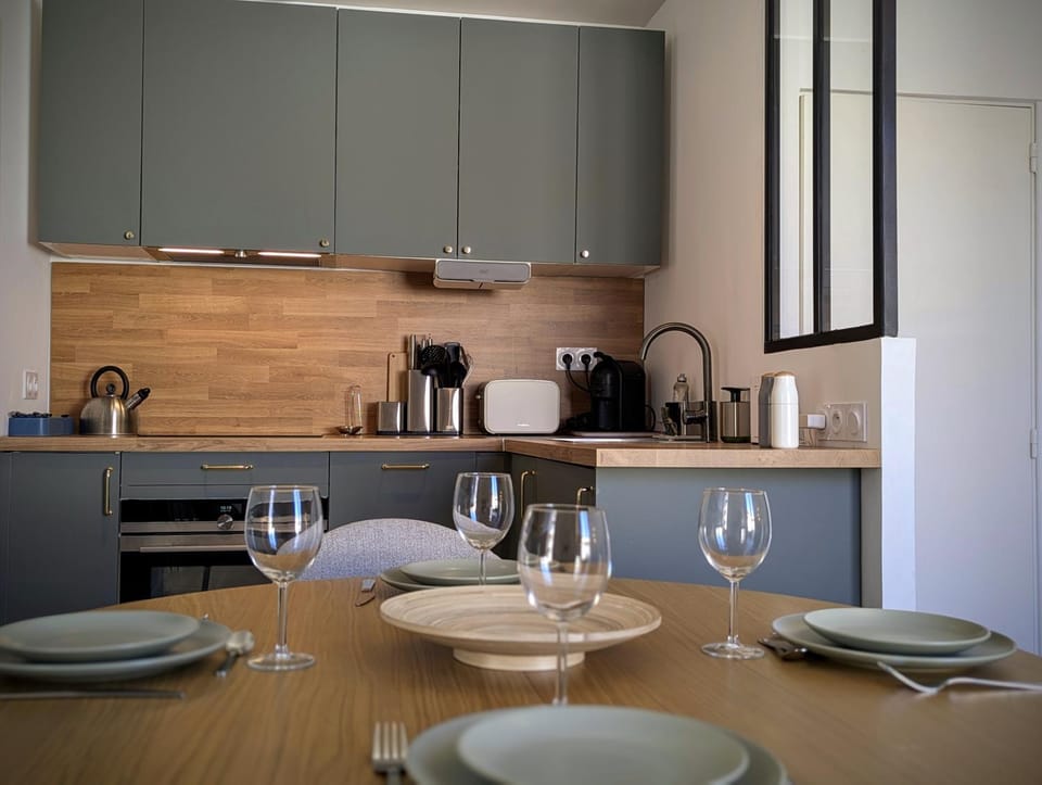 Kitchen or kitchenette