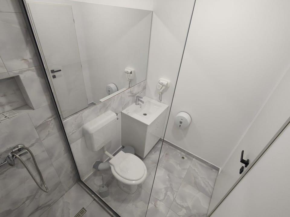 Bedaleyl Lux Arena Pitesti Bed and Breakfast in Romania