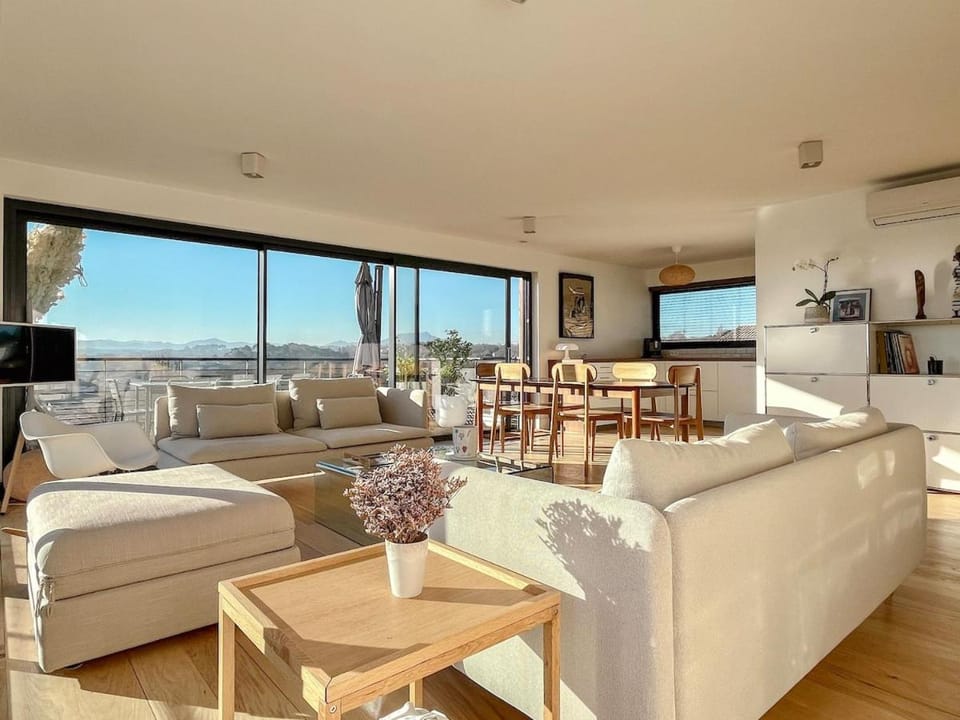 Quiet villa, sea and mountain! Villa in Anglet