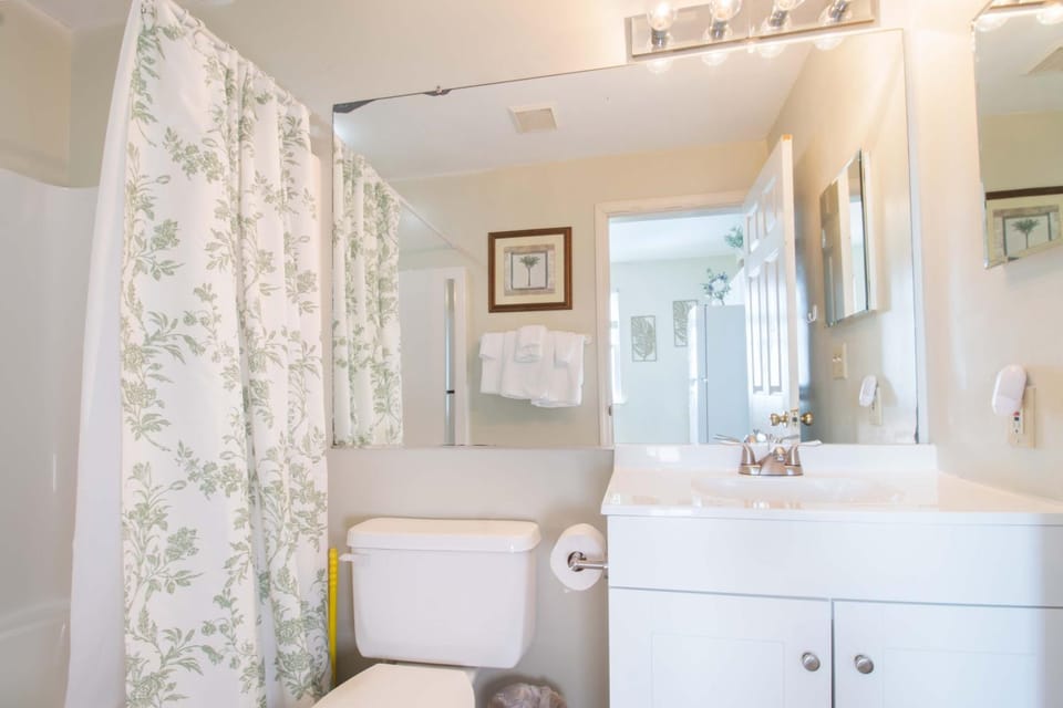 Little Peace of Heaven Apartment in Folly Beach