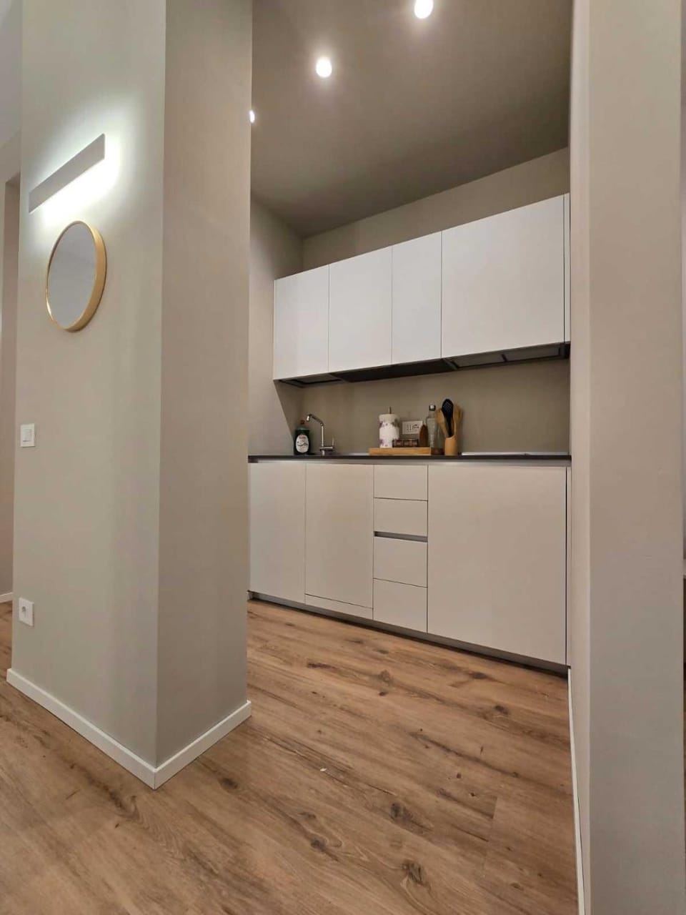 Kitchen or kitchenette