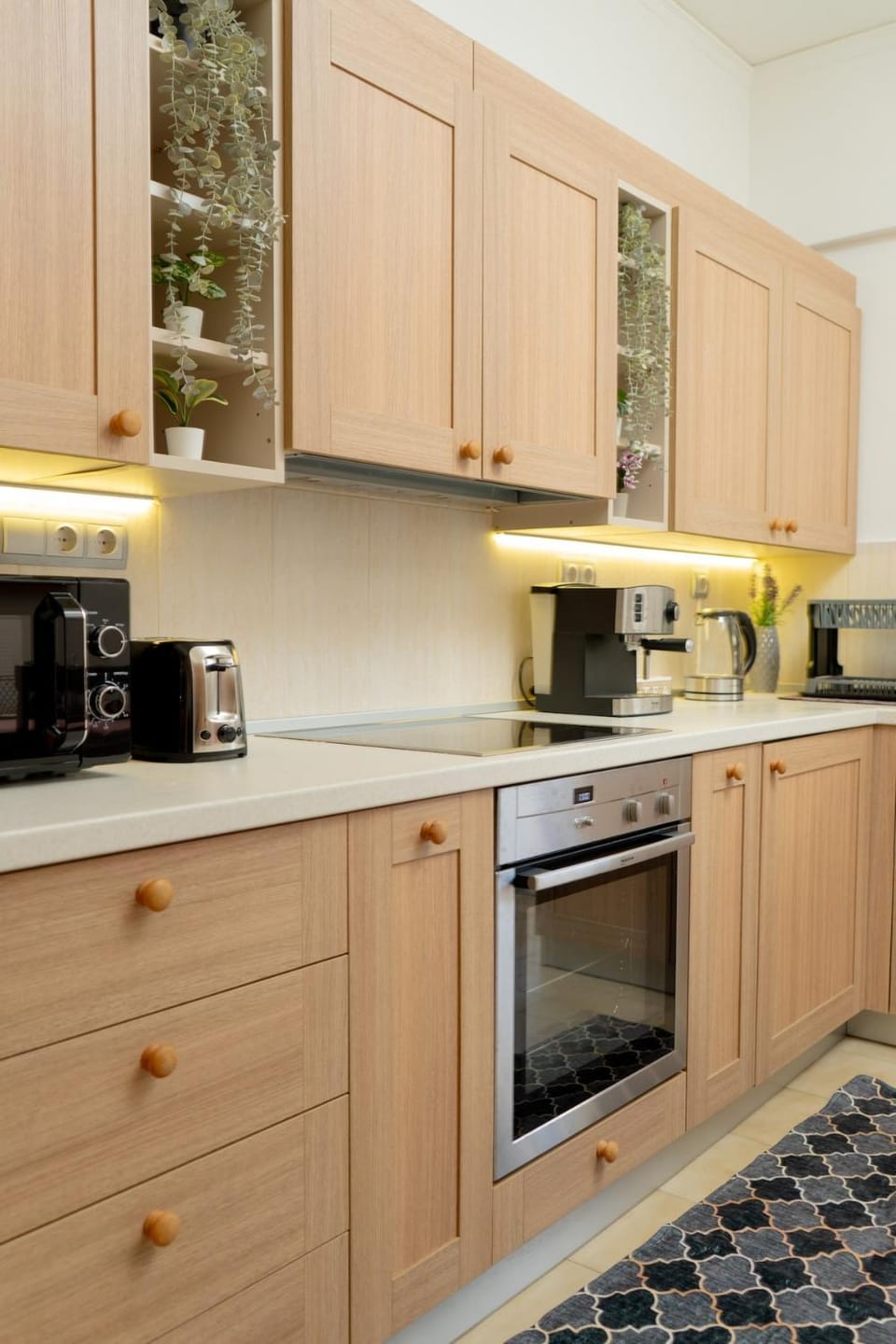 Coffee/tea facilities, Kitchen or kitchenette, stove, toaster