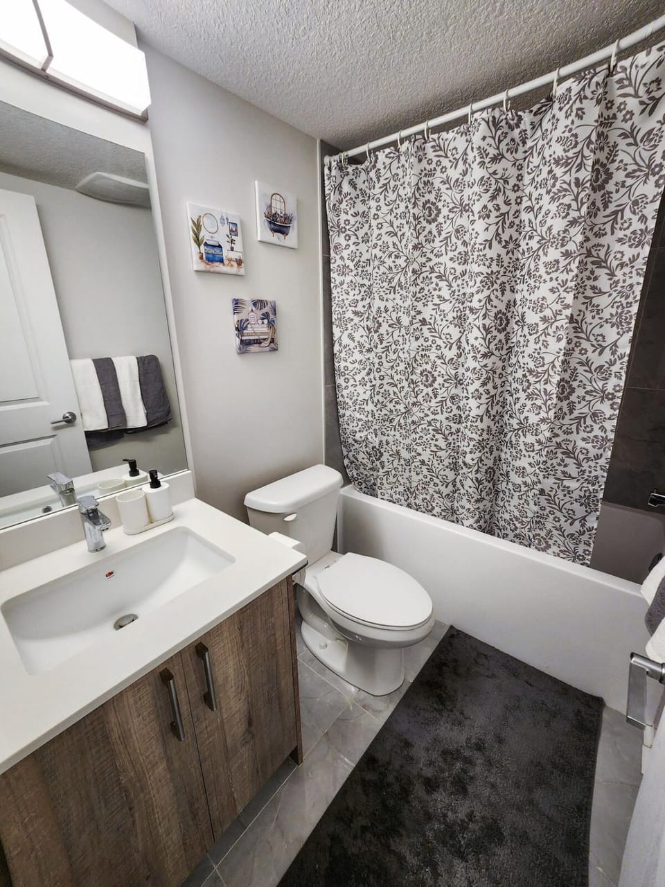 Calgary Cozy Nest 2BR Suite Apartment in Calgary