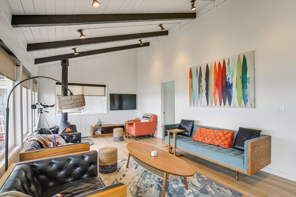 Private Beach Access: Serene Escape in Depoe Bay House in Lincoln Beach