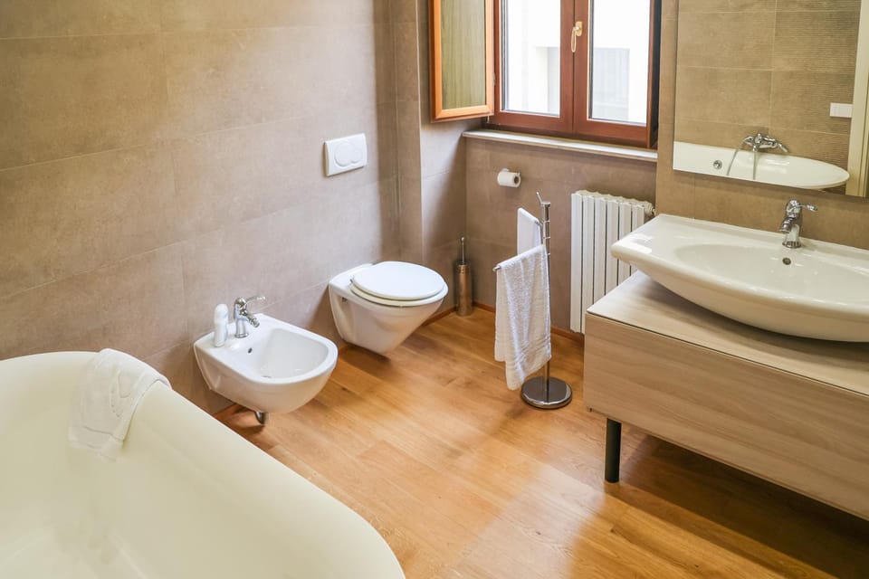 Toilet, Bathroom, Bath, bidet, towels