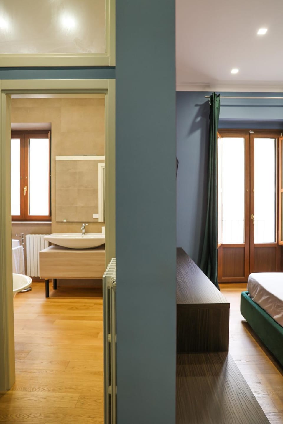 Bathroom, Photo of the whole room, Bedroom
