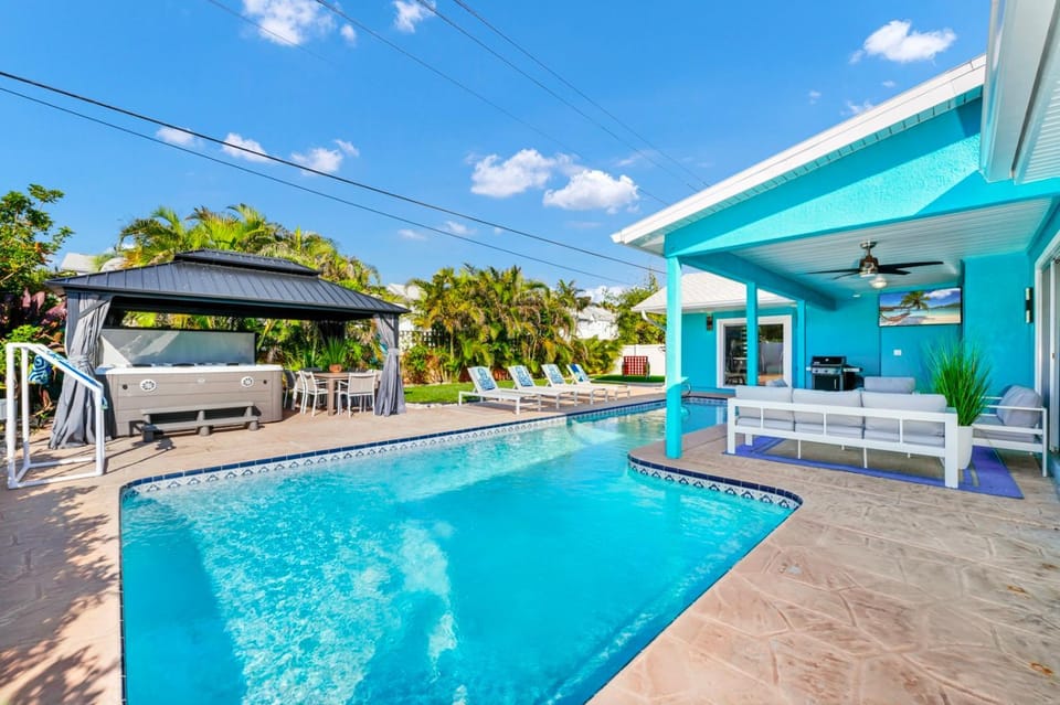 Swimming pool, Swimming pool