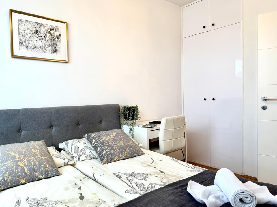 COZY PLACE NEAR BUS AND RAILWAY STATION with common kitchen, bathroom and toilet Bed and Breakfast in City of Zagreb