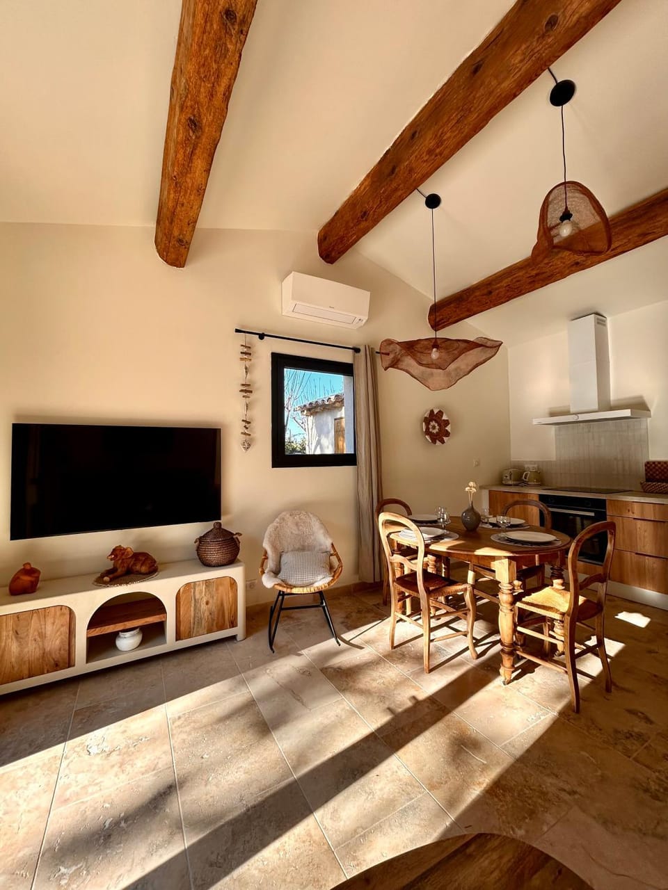 Living room, Dining area