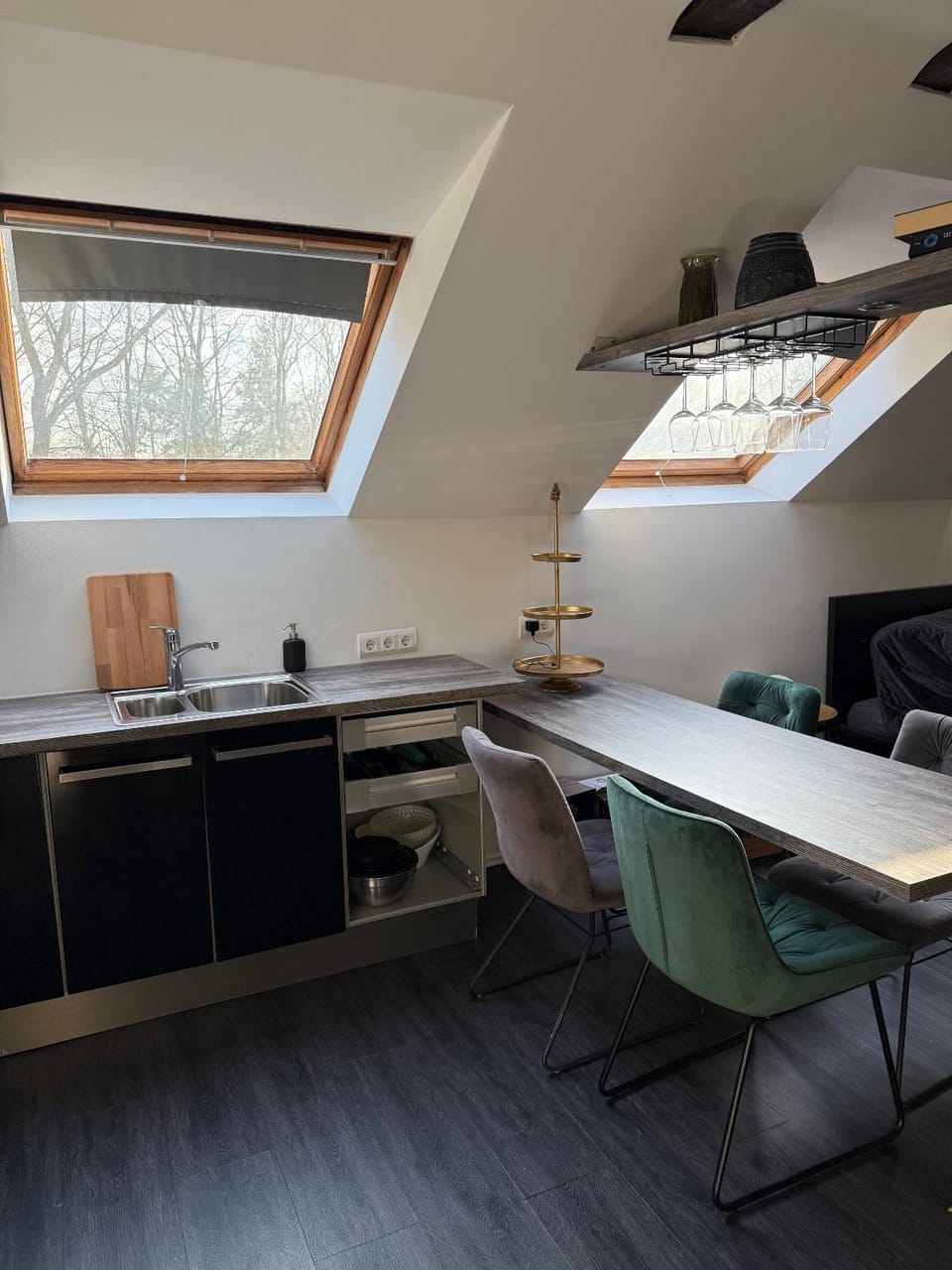 Kitchen or kitchenette, Dining area